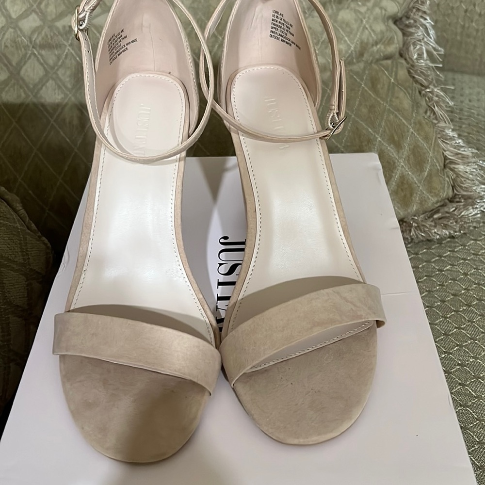 Block heel sandal wide width